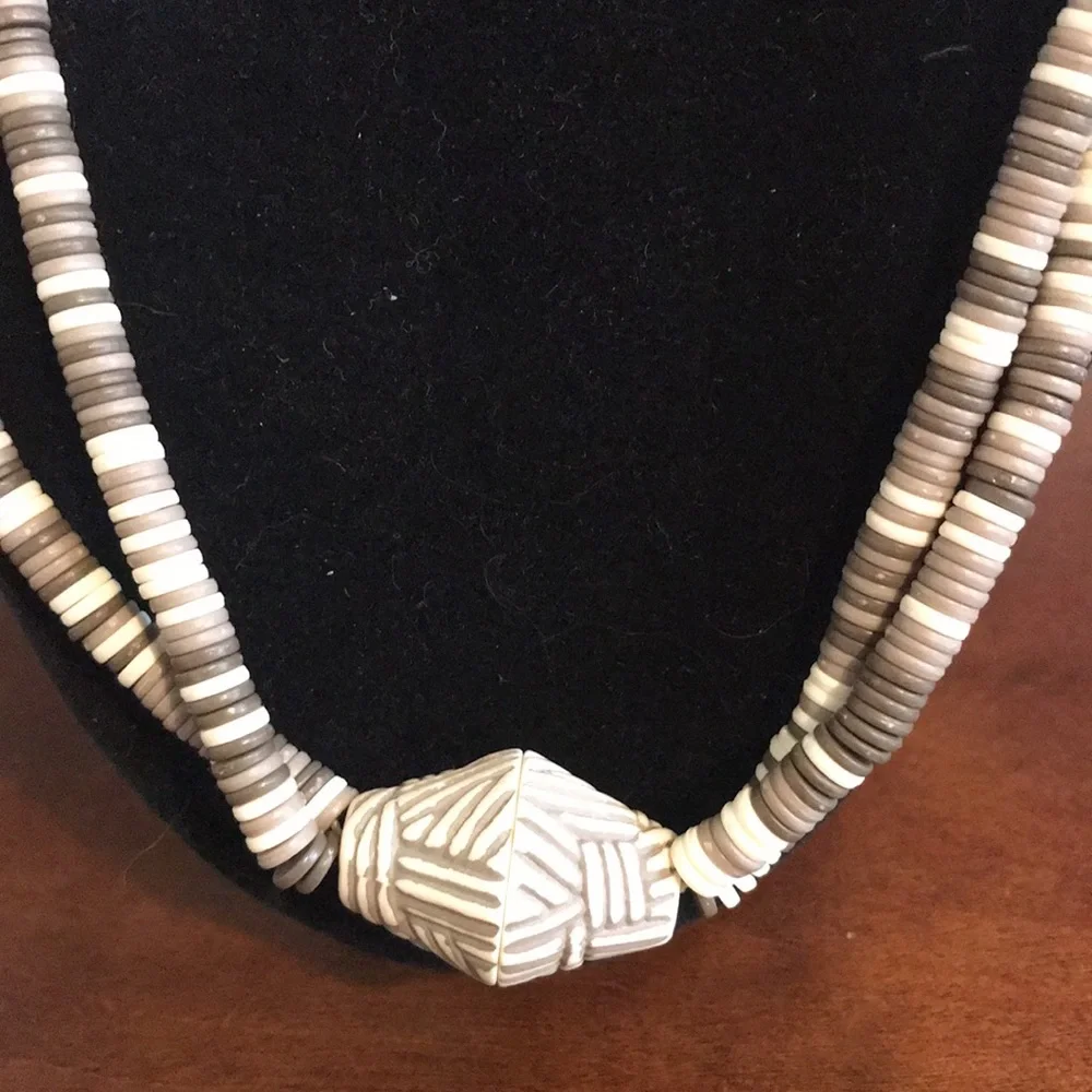 Avon Vintage 1988 Sirocco Tribal Molded Plastic Double Strand 36” Long Necklace